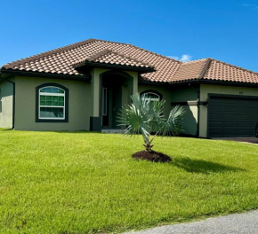 Venice Beach Getaway with Heated Saltwater Screened Pool